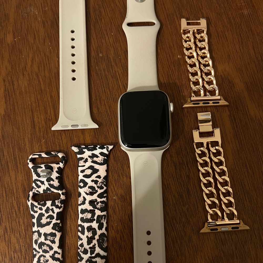 Apple Watch Series 7 with 3 bands ✨